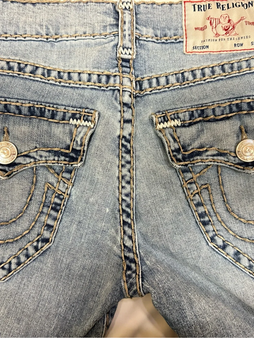 True Religion Men’s Light Wash Geno Relaxed Slim Jeans